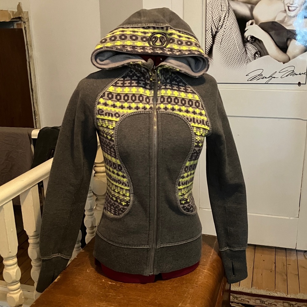 2/55$ ✨Lululemon Athletica Special Edition D1 Zip-Up Hoodie – Size 4